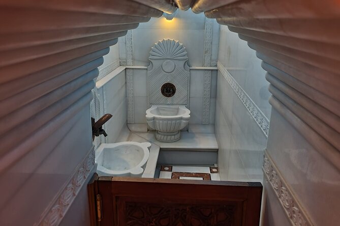 Istanbul : Historical Turkish Bath Experience in Old City - Public bath or semi-private treatment?