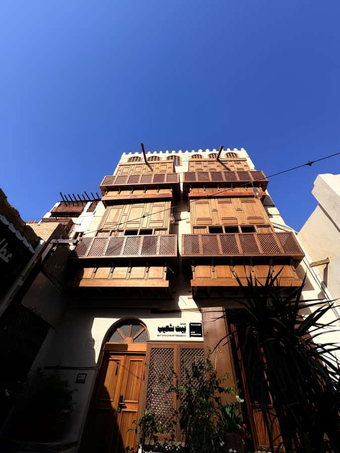 Jeddah: Al-Balad Old Town Historical City Guided Tour - Starting with pickup and the short ride