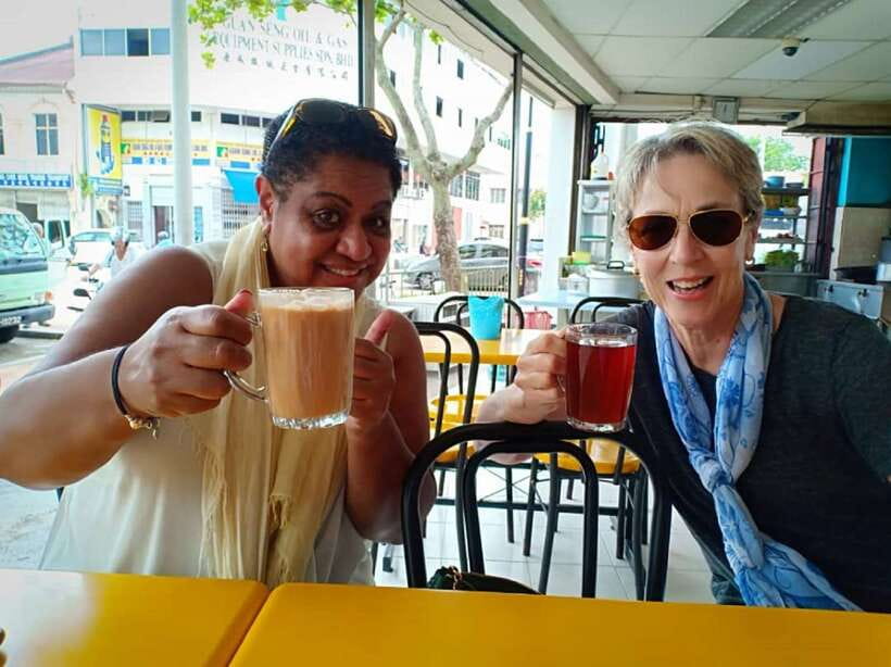 Kuala Lumpur: Batu Caves & Historic Buildings Tour - What the guide and vehicle add