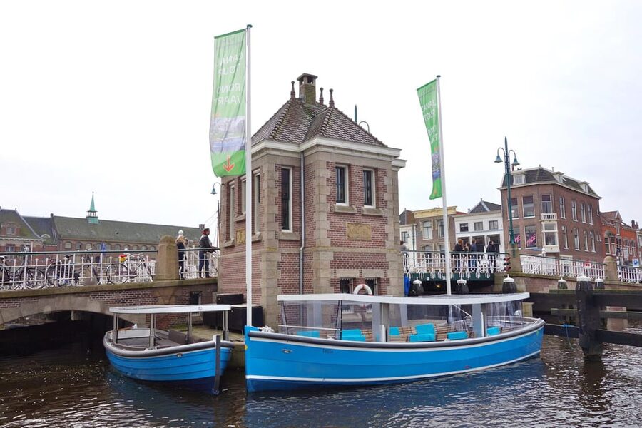 Leiden: Cruise through the Historic City Center with Guide - The Hortus Botanicus, university, and observatory