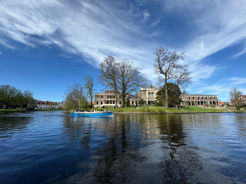 Leiden: Cruise through the Historic City Center with Guide - Guide stories in Dutch and English