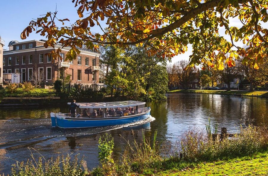 Leiden: Cruise through the Historic City Center with Guide - Leiden’s bridges, parks, and terraces