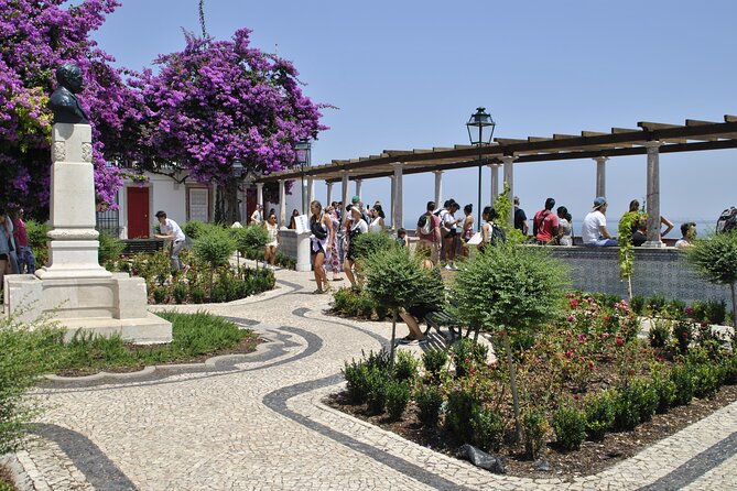 Lisbon city tour on history, culture and current topics - The 40-minute pause at São Pedro de Alcântara