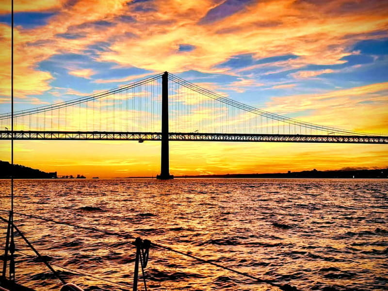 Lisbon: Daytime or Sunset Boat Cruise with History and Wine - Sunset is more than a pretty backdrop