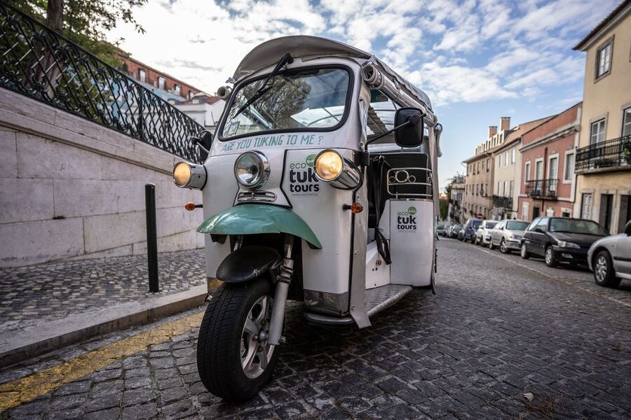 Lisbon: Guided Tuk-Tuk Tour Along the Historic Tram Line 28 - What the guide adds to the ride