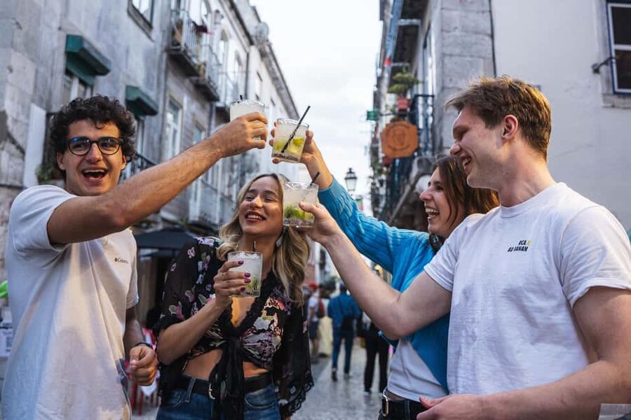 Lisbon: Private Dark History Walking Tour with Drinks - Social energy, group size, and the private format