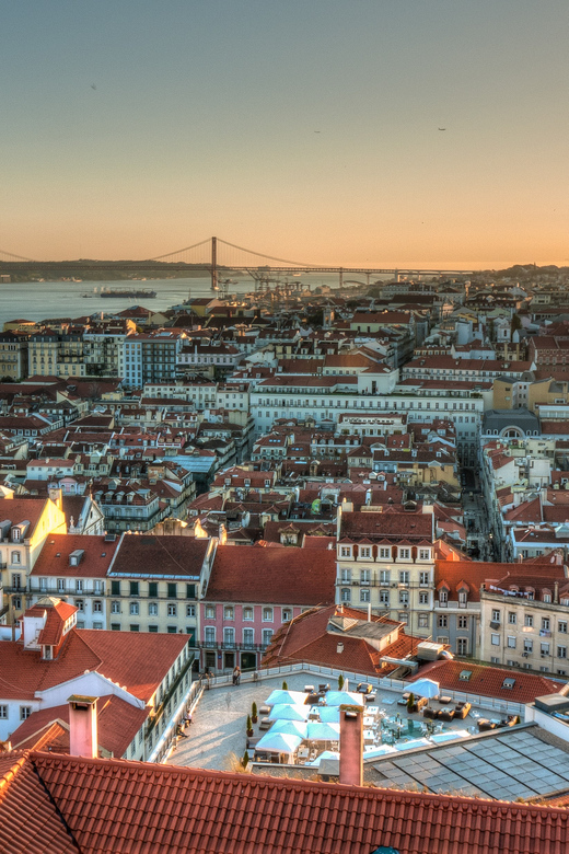 Lisbon's historic old town in a tuk-tuk in German - Graça and the climb to Senhora do Monte