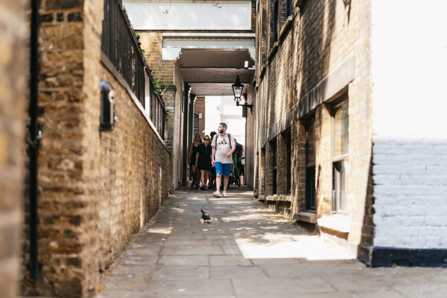 London: Historic Pubs of Central London Walking Tour - Why this pub walk is different from a standard London tour