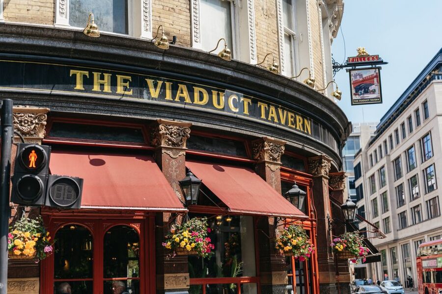London: Historic Pubs of Central London Walking Tour - Four pubs, four different moods