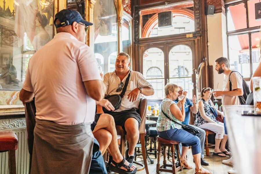 London: Historic Pubs of Central London Walking Tour - A Victorian gin palace instead of a routine bar stop