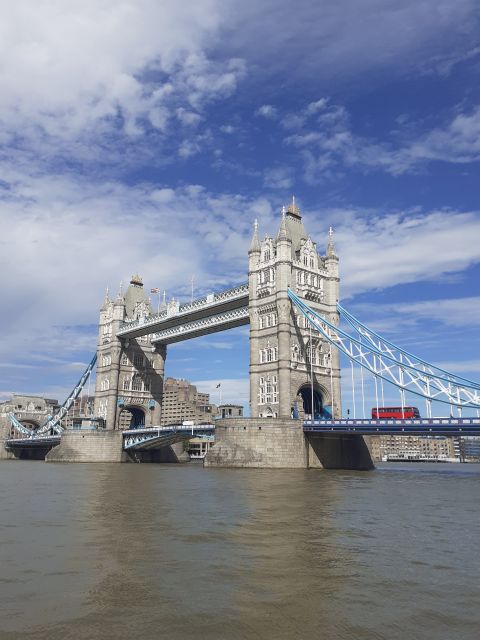 London: Medieval History Walking Tour from The Tower - Millennium Bridge and St Paul’s Cathedral