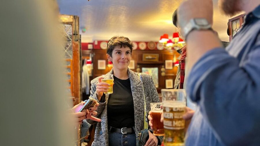 London: Royal Historic Pubs Walking Tour - Starting beside Piccadilly Circus