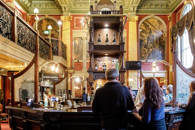 London Small Group Tour of Historical Pubs - Fleet Street, gin palaces, and the proper boozer