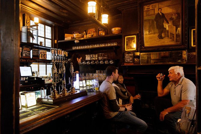 London Small Group Tour of Historical Pubs - The guides shape the afternoon