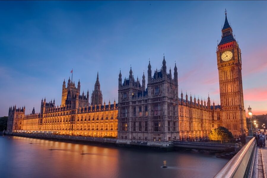 London: Westminster Abbey Tour with a Royal Heritage Guide - Entering the Gothic interior