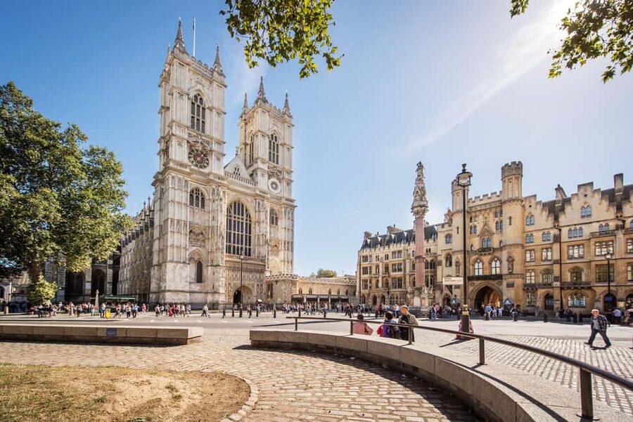 London: Westminster Abbey Tour with a Royal Heritage Guide - Meeting at the Abbey Shop