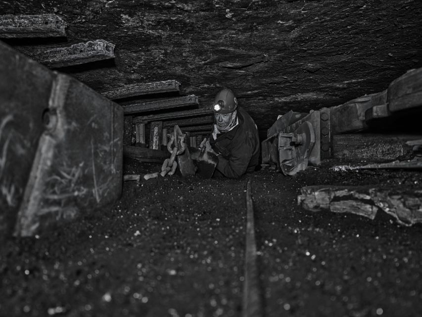 Longyearbyen: Historic Coal Mine Tour at Gruve 3 - Key points at a glance