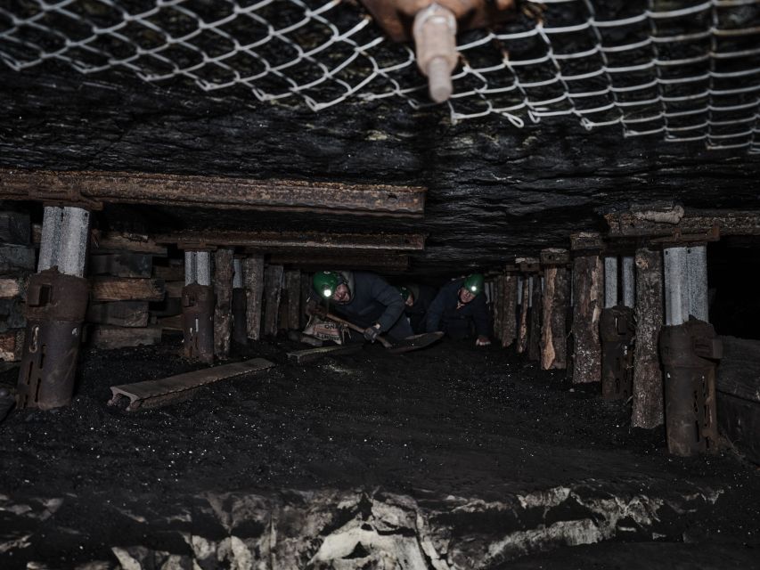 Longyearbyen: Historic Coal Mine Tour at Gruve 3 - Put on the overall, then try the production tunnel