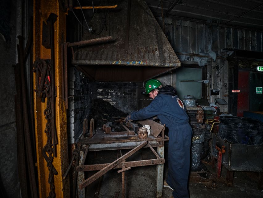 Longyearbyen: Historic Coal Mine Tour at Gruve 3 - Pickup in Longyearbyen and the short ride to Mine 3