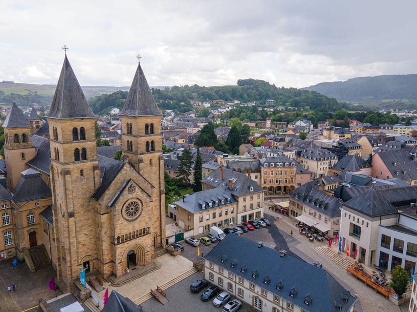 Luxembourg: Nature, History and Castles Full-Day Tour - Guides, audio commentary, and the group atmosphere