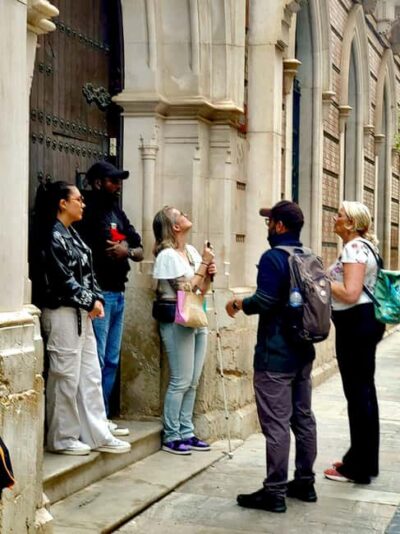 Málaga: 2h Walking Historical Tour–Art, Culture and Legends