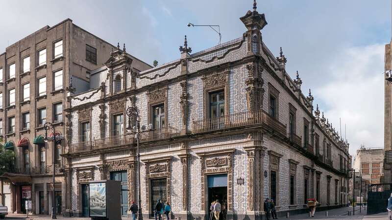 Mexico City: Historic Downtown Walking Tour - Seeing the Aztec city beside modern Mexico