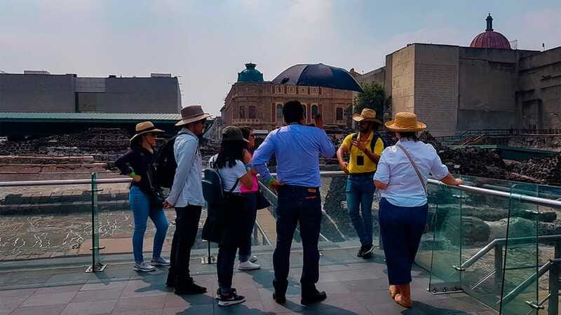 Mexico City: Historic Downtown Walking Tour - Ending with bread, food tips, and local life