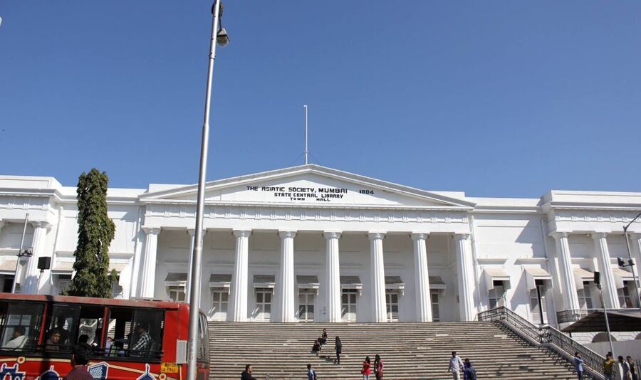 Mumbai: South Mumbai Heritage Walking Guided Tour - The University of Mumbai and Bombay High Court