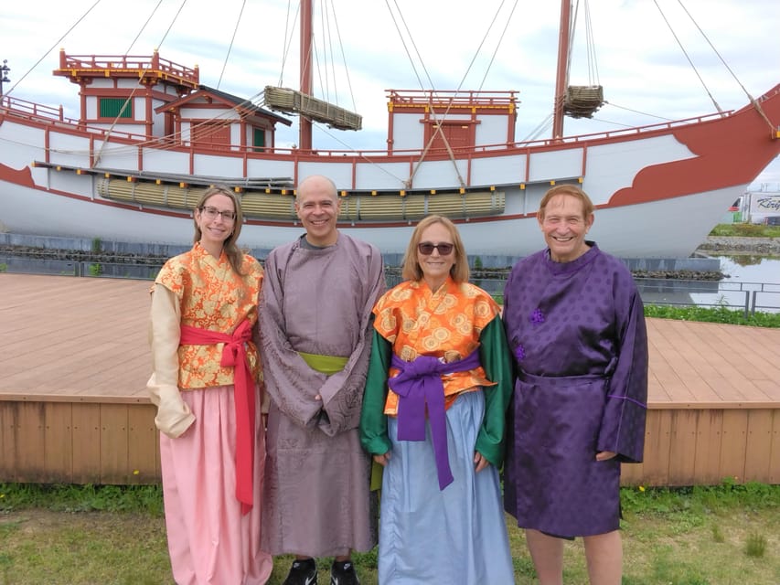 Nara: Bike Tour in Ancient Capital UNESCO World Heritage - Traditional Tenpyo clothing makes the history personal