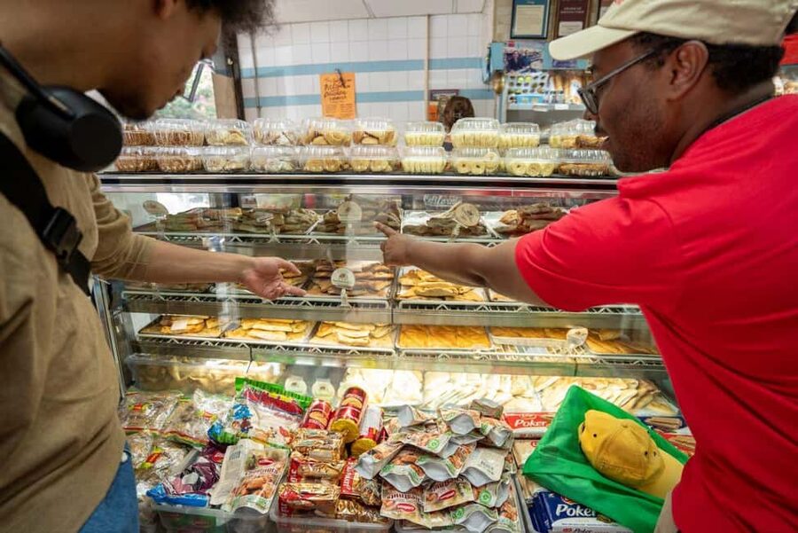 NYC: Brownstone Brooklyn History, Culture and Food Tour - The guides are a major part of the experience