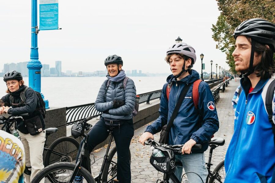 NYC: Radical and Weird History Bike Tour of Manhattan - A snack break that needs clear expectations