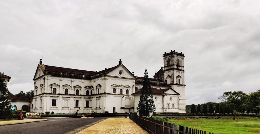 Old Goa: Walking Tour of Heritage Churches - Basilica of Bom Jesus and St. Francis Xavier