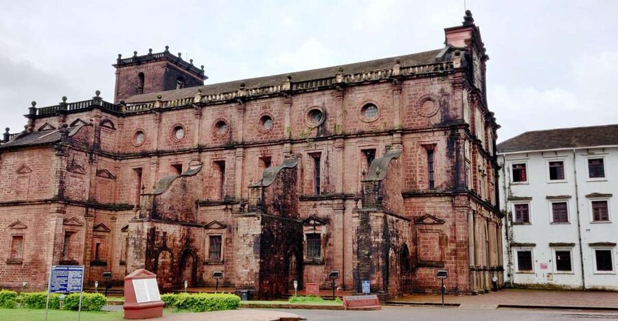 Old Goa: Walking Tour of Heritage Churches - Starting at Viceroys Arch in Old Goa