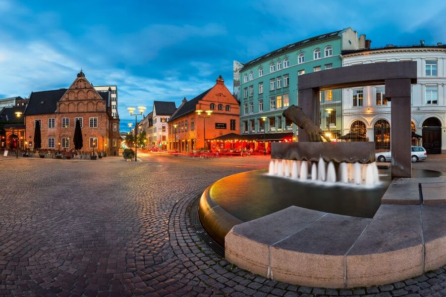 Oslo: Historic Myths & Legends Evening Walking Tour - Akershus Fortress, medieval walls and prison tales