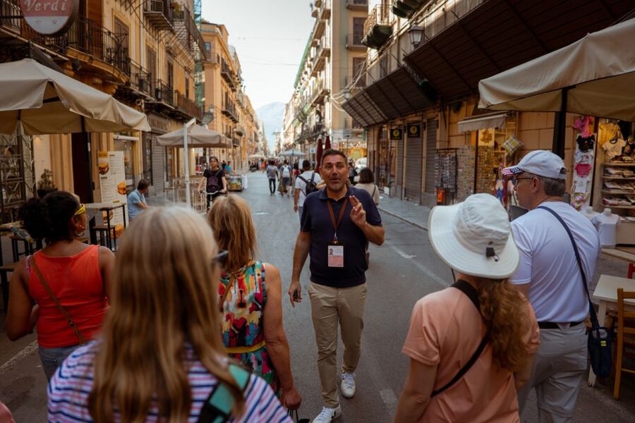 Palermo: UNESCO World Heritage Sites Guided Walking Tour - Piazza Pretoria is Palermo in theatrical Baroque form