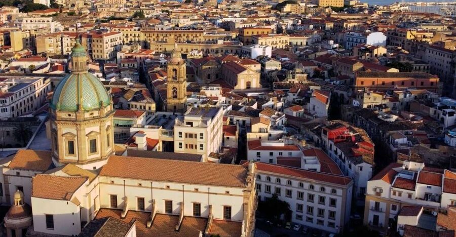 Palermo: Walking Tour of Historic Markets and Monuments - Quattro Canti and Fontana Pretoria