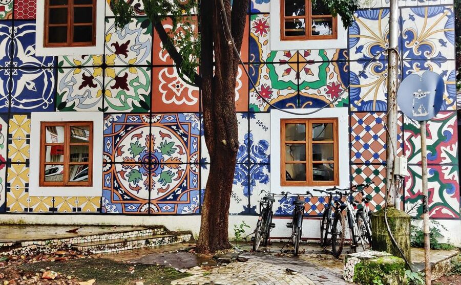 Panaji: Heritage Walk through Goa's Latin Quarter - Meeting a Goan musician