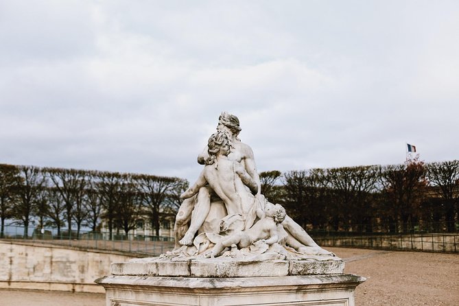 Paris City Center w/ Notre Dame interior | Exclusive Walking Tour - The medieval court beside Sainte-Chapelle