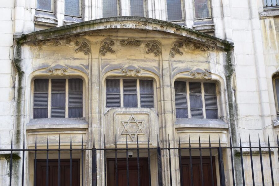 Paris: Le Marais & Montmartre Jewish History Walking Tour - The Shoah Memorial and the weight of memory
