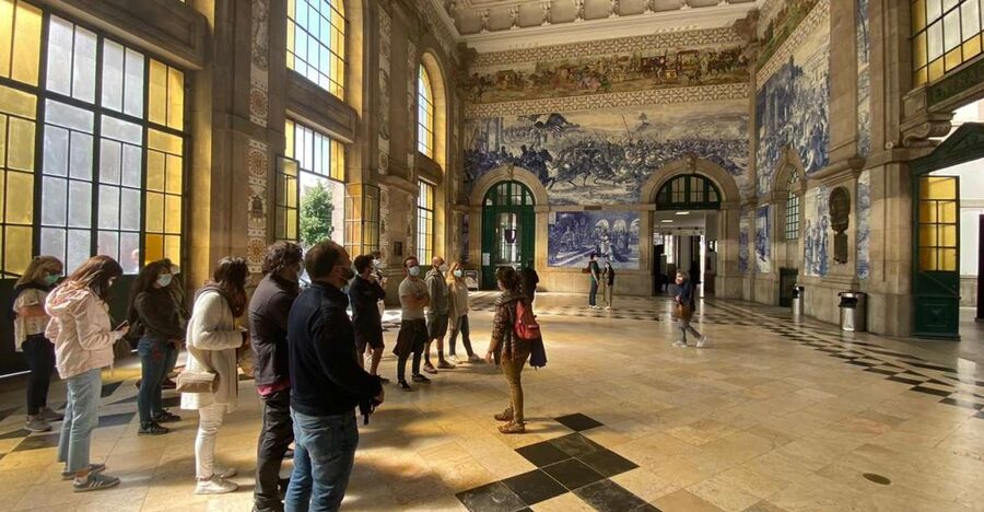 Porto: Historical Center Walking Tour - Art nouveau streets and the famous Lello Bookshop