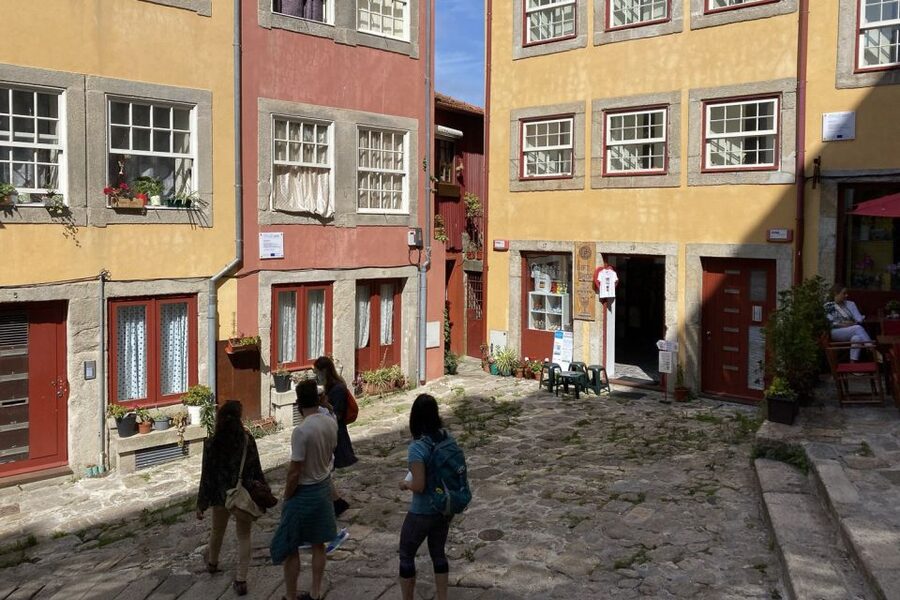 Porto: Historical Center Walking Tour - How the guides shape the experience
