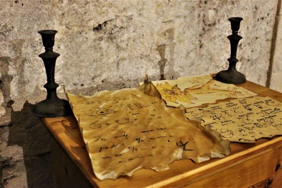 Prague: Oldtown, Medieval Underground & Dungeon History Tour - Who should book this Prague underground tour?