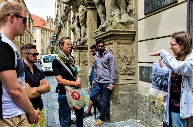 Prague: Oldtown, Medieval Underground & Dungeon History Tour - How the 85-minute length affects the experience