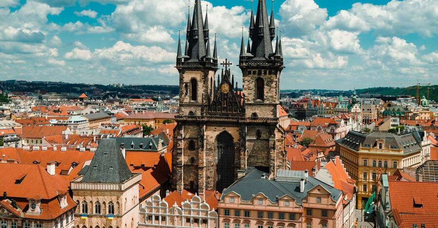 Prague: Top Sights and Historic Center Introduction Tour - What the $20 price really buys you
