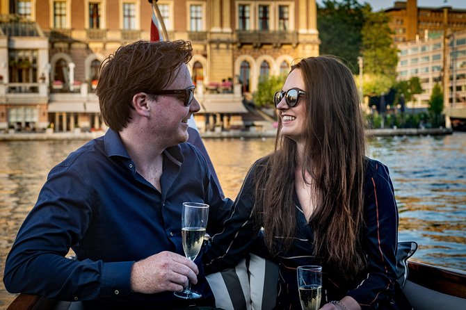 Private Boat Tour Amsterdam - 90 Min incl. welcome drink on historic saloon boat - A classic boat instead of a standard canal cruiser