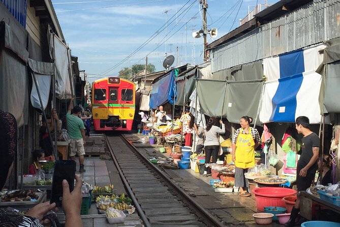 Private Excursion to Floating Market and Ayutthaya World Heritage - What the private format adds