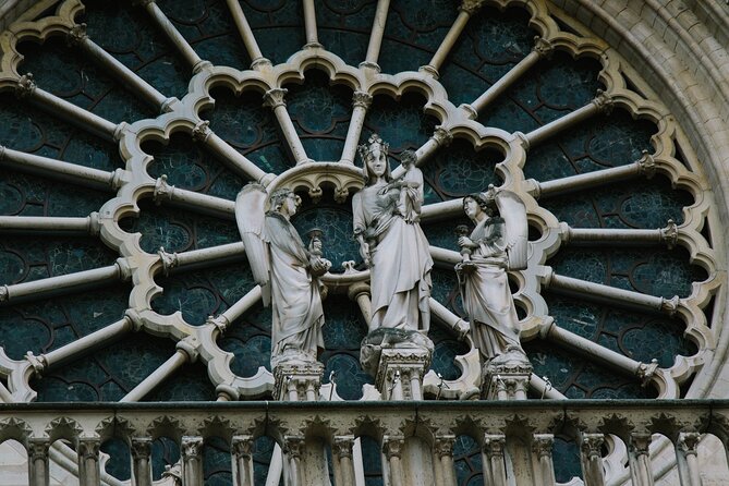 Private Half Day Historic Tour - Entering the Marais, from aristocratic quarter to fashionable district