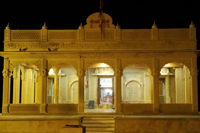 Private Heritage Walking Tour in Jaisalmer Fort and Old Bazaar - Meeting a local guide with a personal connection