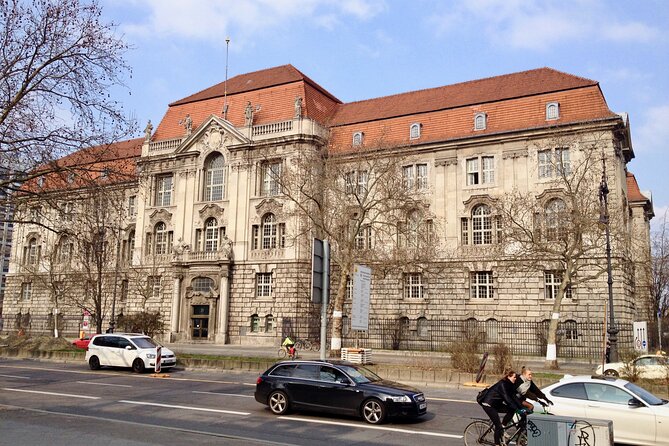 Private Taxi Tour City East & West History and Architecture 3-4h - Who should book this Berlin taxi tour?