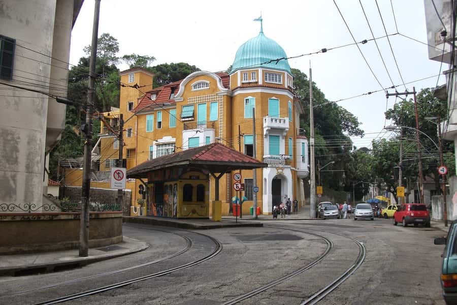 Rio de Janeiro: Historic Rio and Santa Teresa Half-Day Tour - Santa Teresa Trades Grand Squares for Narrow Streets